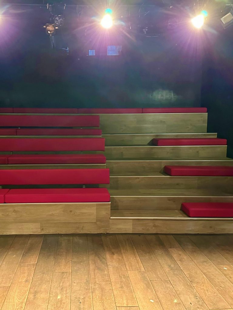 Cour intérieure de La Folie Théâtre