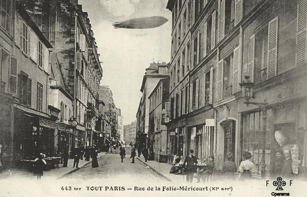 Cour intérieure de La Folie Théâtre
