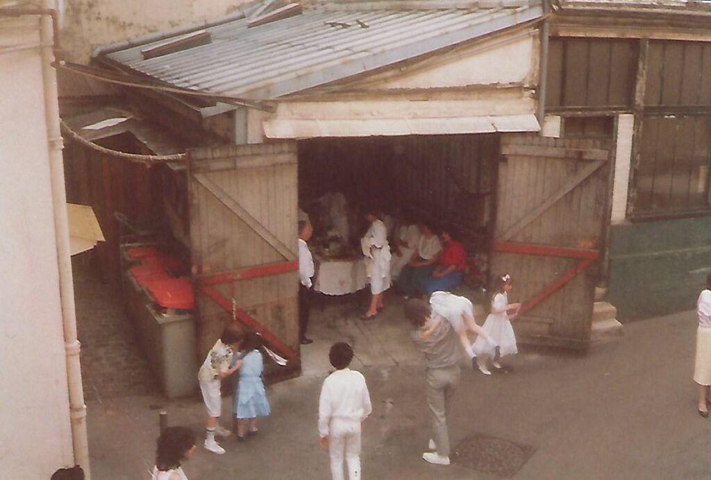 Cour intérieure de La Folie Théâtre