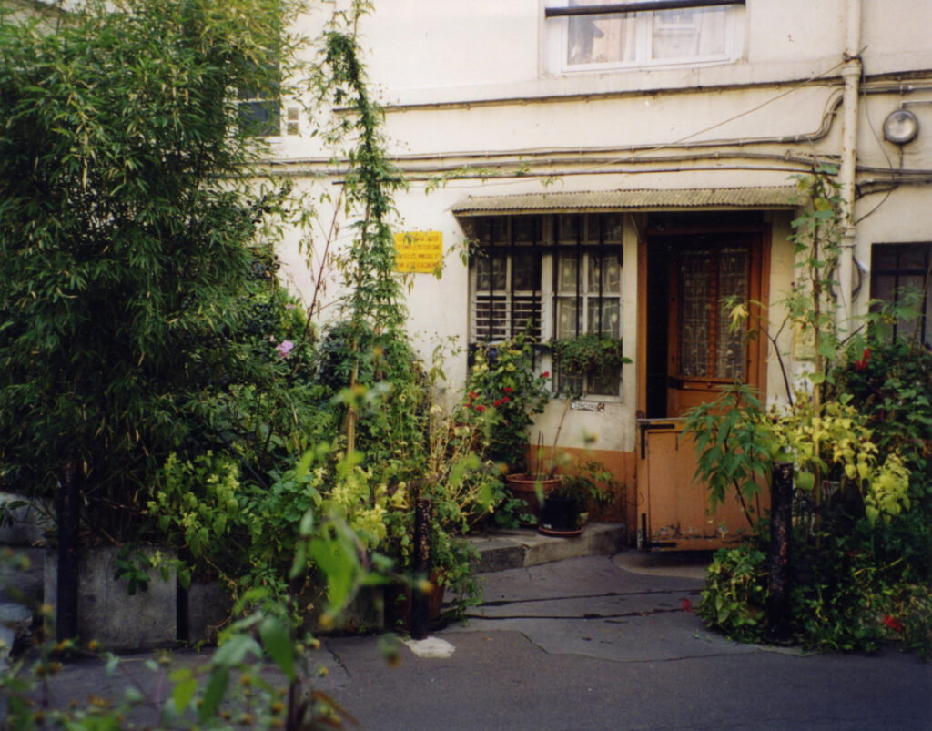 Cour intérieure de La Folie Théâtre